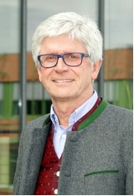 校长.jpg 校长.jpg